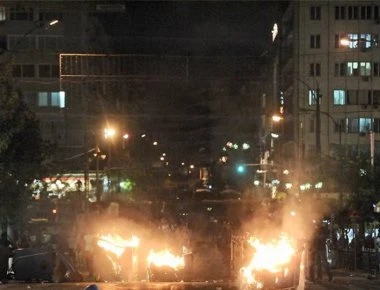 Σοβαρά επεισόδια στις πορείες για τον Παύλο Φύσσα - Τραυματίστηκε σοβαρά 19χρονη